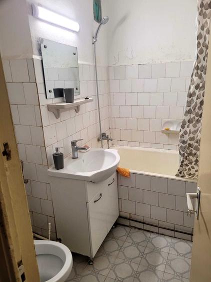 Apartament cu 3 camere semidecomandat în Brazda lui Novac