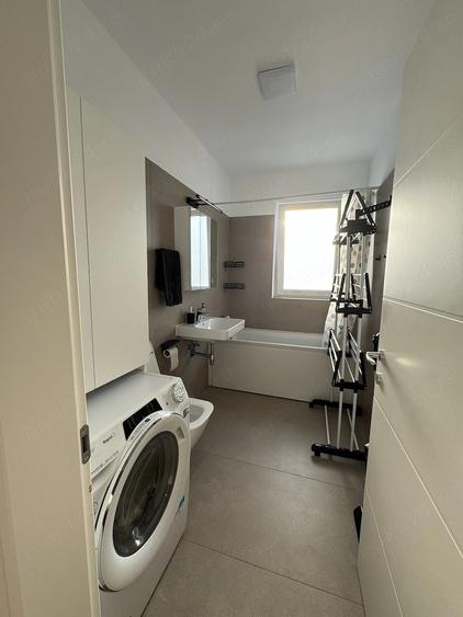 Apartament cu 3 camere decomandat în Sud