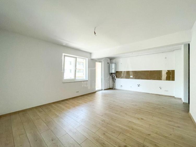 Apartament cu 3 camere semidecomandat în Florești — fotografia 1