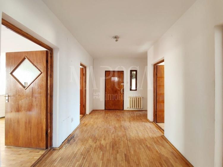 Casă individuală cu 10 camere cu Canalizare în Iris