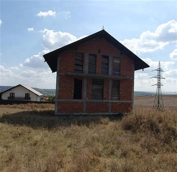 Casă cu 8 camere cu Teren 1000 Mp în Burdujeni