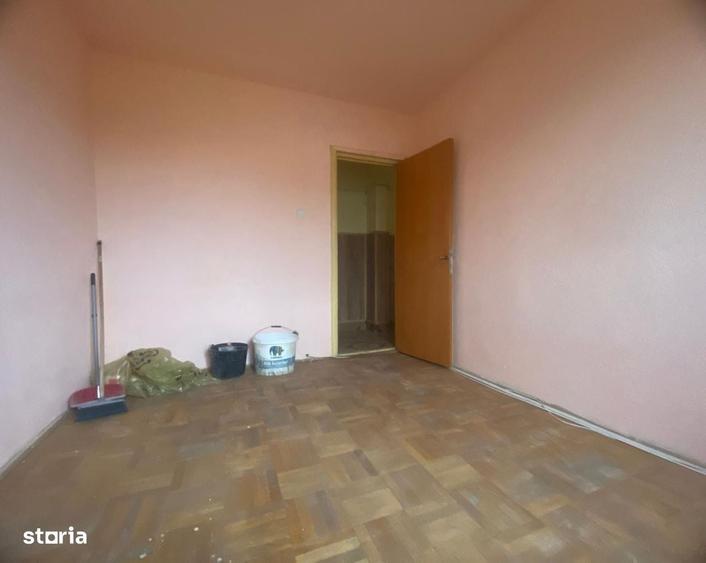 Apartament cu 3 camere în Micro 6