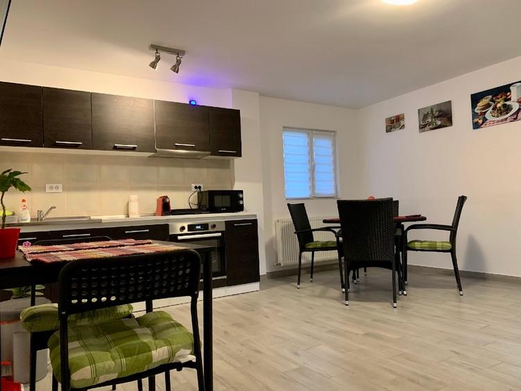 Casă individuală cu 7 camere cu Teren 1300 Mp în Sânpetru