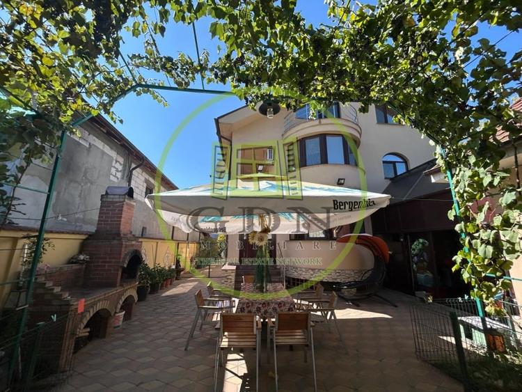 Casă individuală cu 10 camere cu Canalizare în Lăpuș