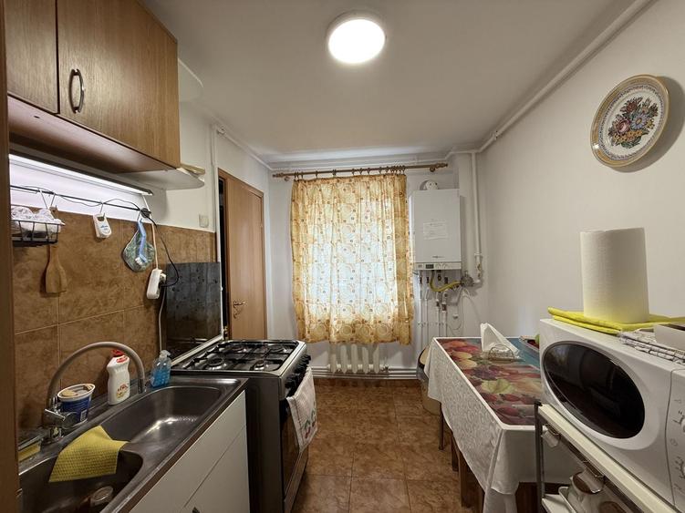 Apartament cu 4 camere decomandat, mobilat în Ultracentral