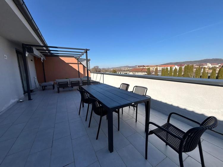 Apartament cu 3 camere semidecomandat în Șelimbăr