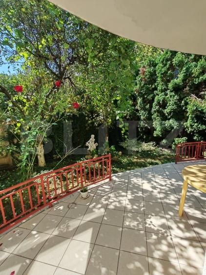 Casă individuală cu 6 camere cu Canalizare în Central