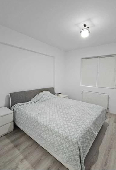 Apartament cu 3 camere decomandat în Dobroești