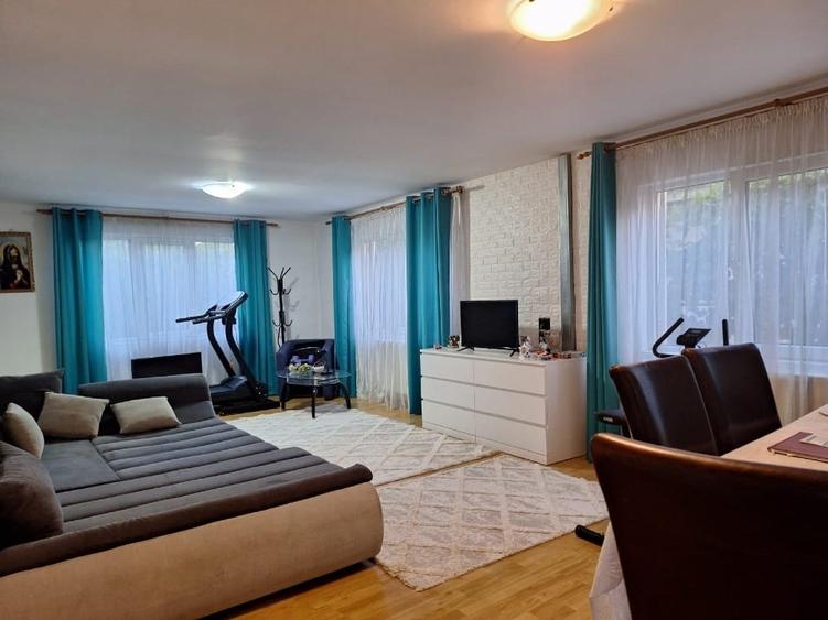 Casă individuală cu 5 camere cu Teren 4200 Mp în Adunații-Copăceni