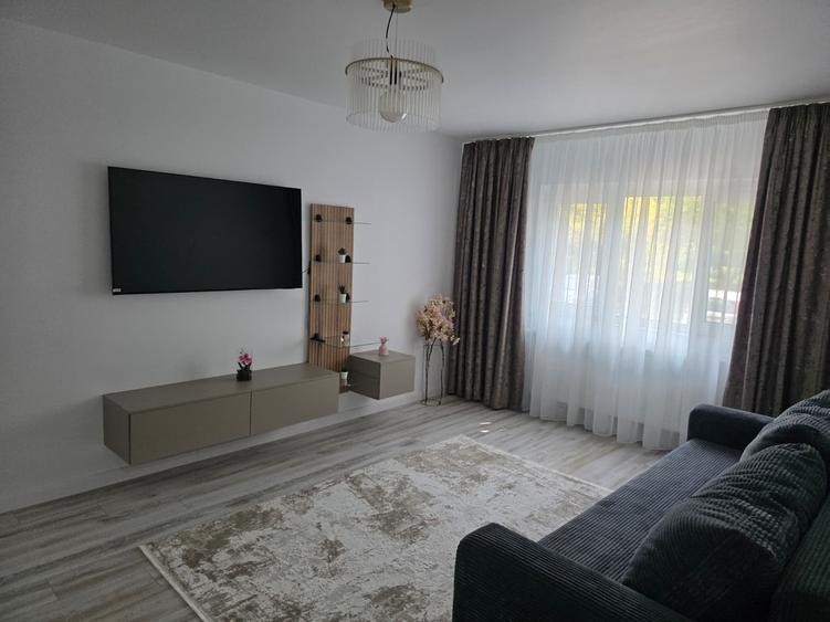 Apartament cu 2 camere decomandat, mobilat în Băneasa