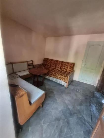 Casă individuală cu 6 camere cu Canalizare în Șercăița