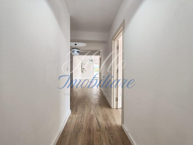 Apartament cu 4 camere semidecomandat în Dâmbul Rotund