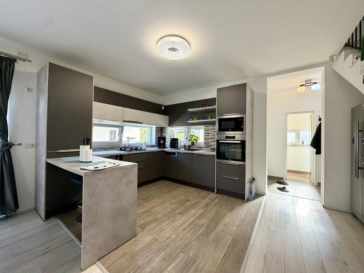 Duplex cu 4 camere cu Piscina în Dumbrăvița
