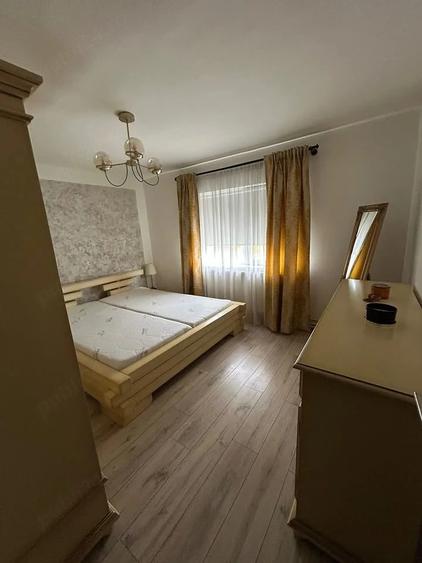 Apartament cu 3 camere decomandat în Bucovina