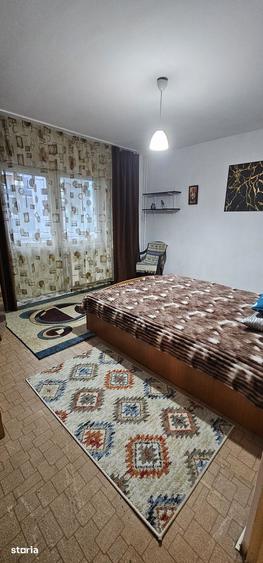 Apartament cu 3 camere decomandat în Valea Cetății