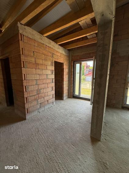 Casă cu 3 camere cu Teren 400 Mp în Corunca