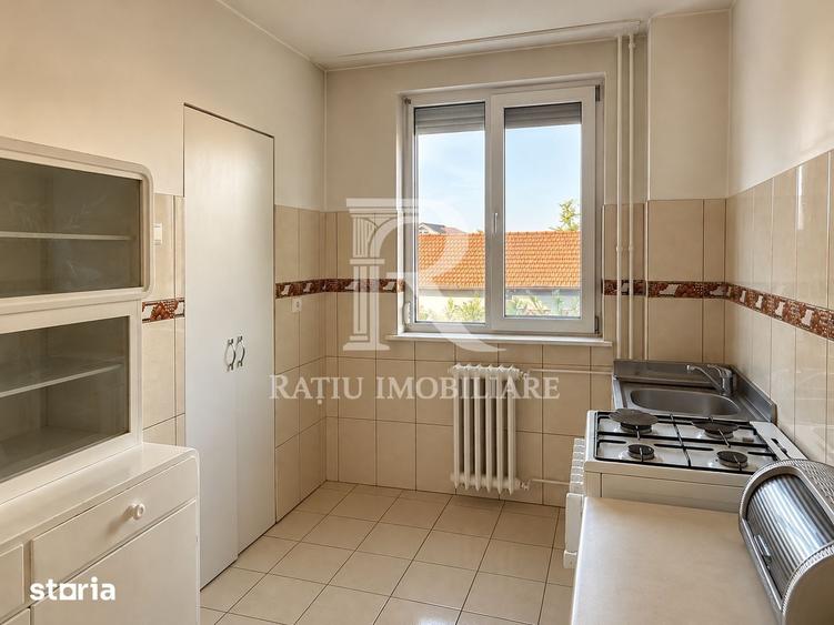 Apartament cu 3 camere decomandat în Cantemir