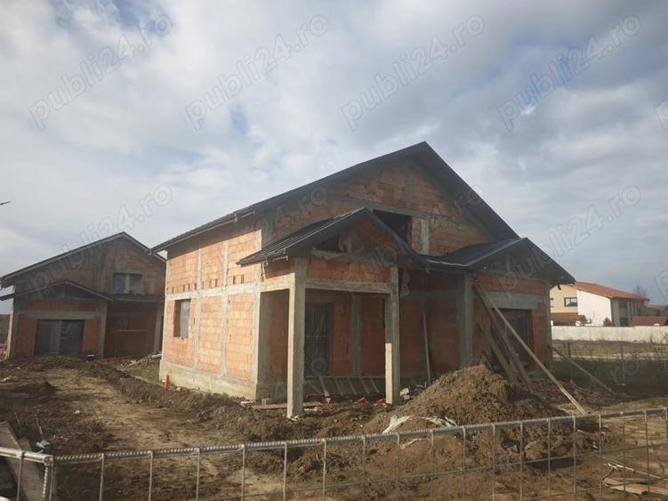 Casă cu 5 camere cu Teren 400 Mp în Central