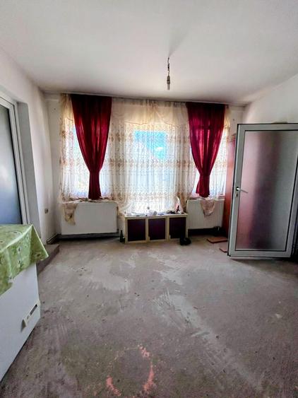 Casă individuală cu 5 camere cu Teren 1800 Mp în Chizătău