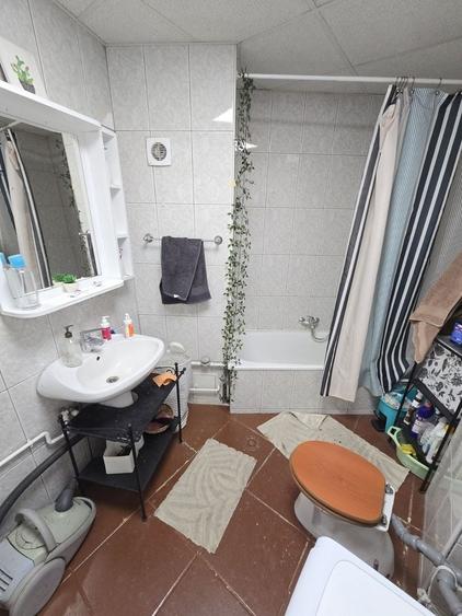 Apartament cu 2 camere semidecomandat, mobilat în Universitate
