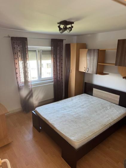 Apartament cu 3 camere decomandat, mobilat în Tomis III