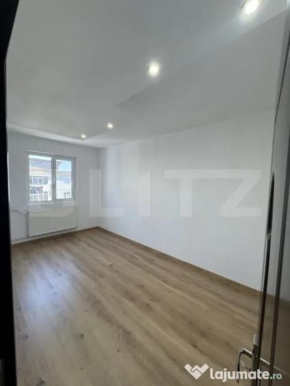 Apartament cu 3 camere semidecomandat în Central