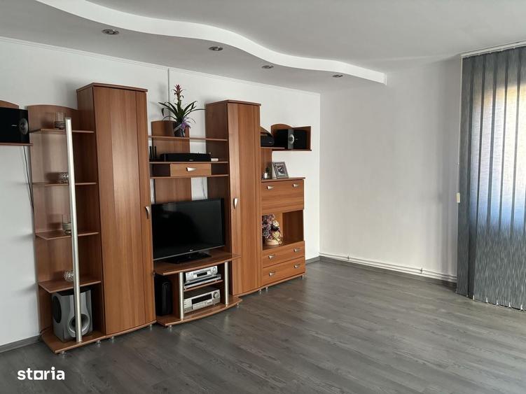 Casă cu 4 camere semidecomandat cu Teren 1000 Mp în Sălard