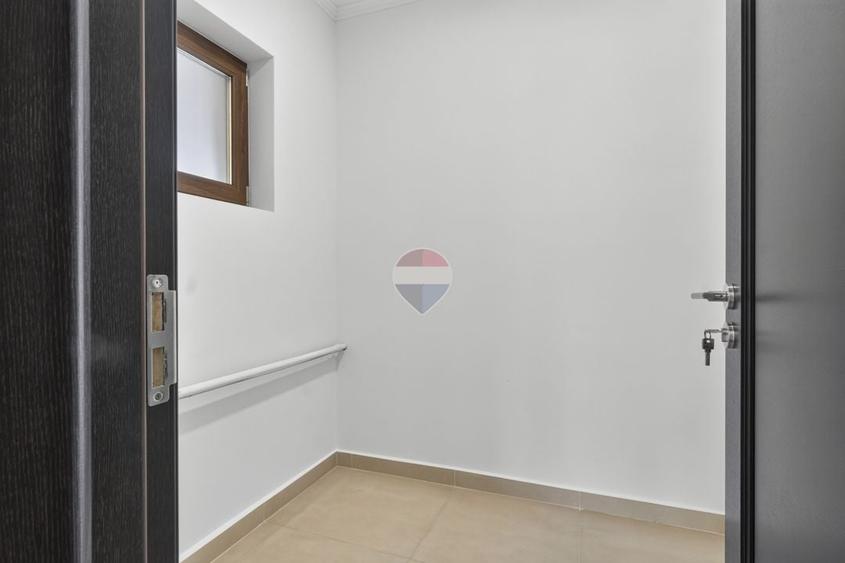 Casă cu 7 camere cu Teren 437 Mp în Livada