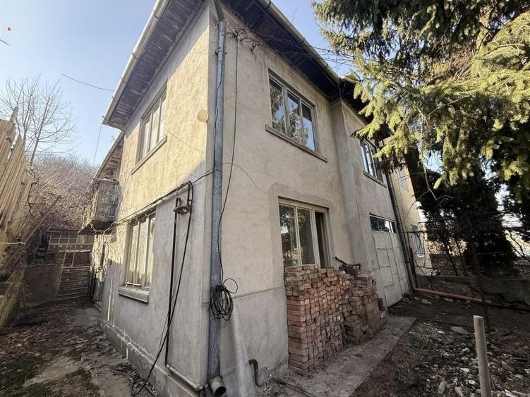 Casă individuală cu 5 camere cu Canalizare în Gruia