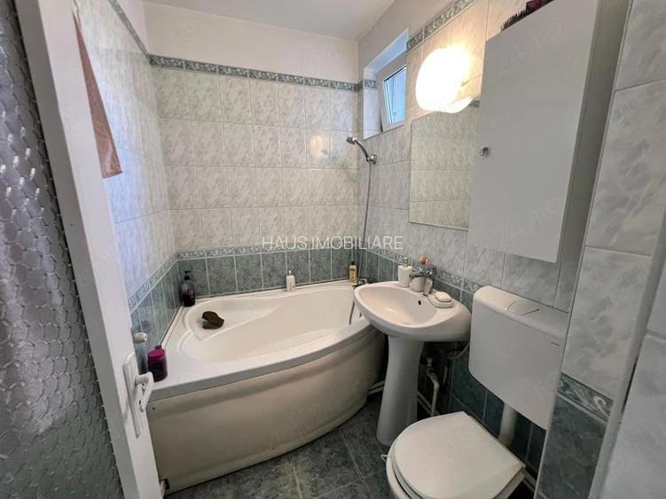 Apartament cu 3 camere decomandat în Far