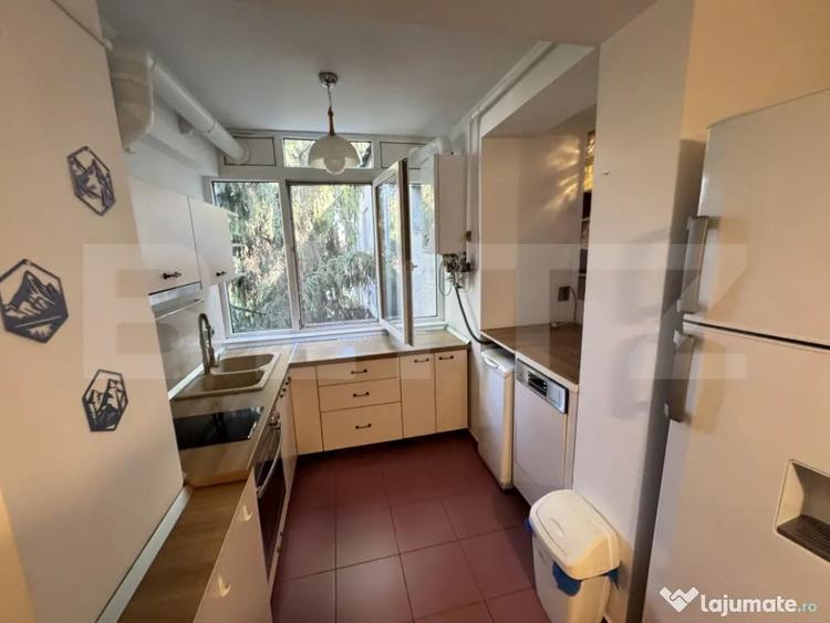 Apartament cu 3 camere decomandat în Central