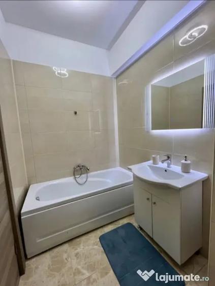 Apartament cu 3 camere semidecomandat în Nord