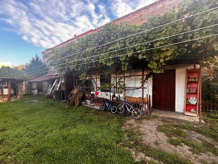 Casă cu 4 camere cu Teren 250 Mp în Central
