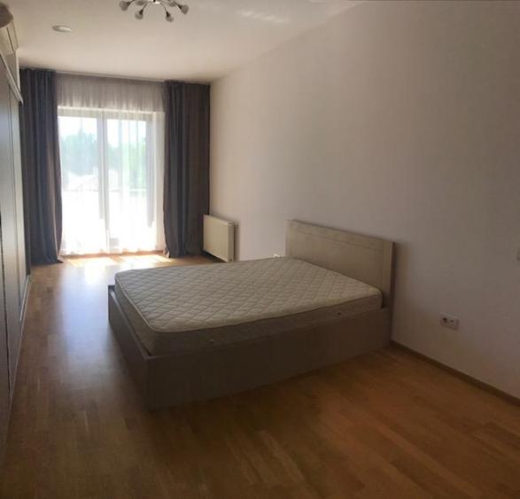 Apartament cu 4 camere decomandat în Herăstrău