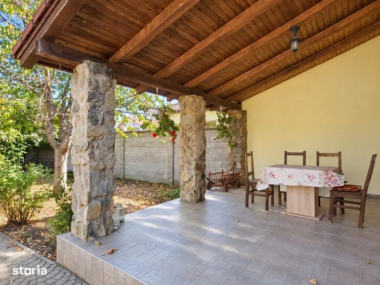 Casă cu 3 camere decomandat în Mândruloc