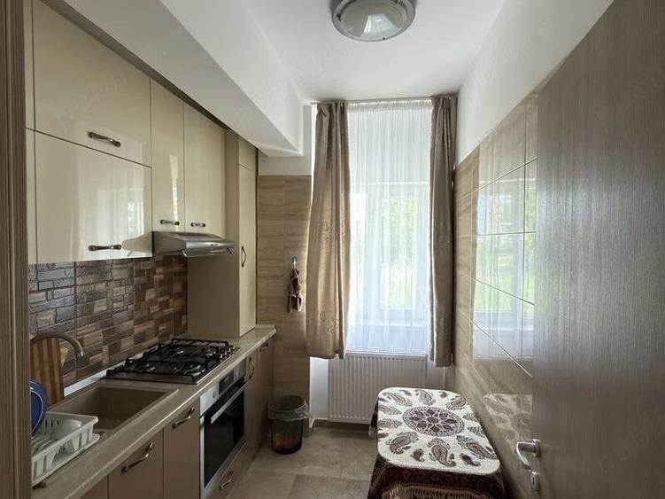 Apartament cu 2 camere decomandat în 1 Decembrie