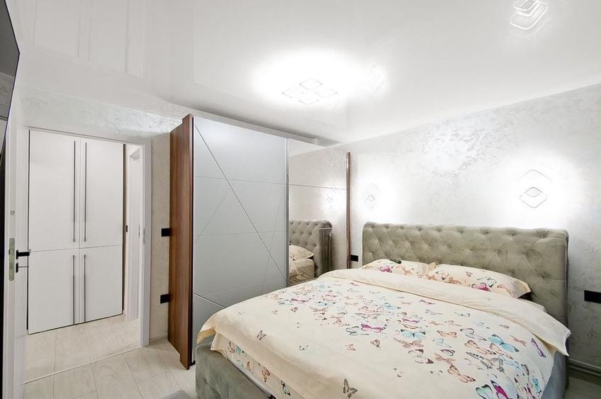 Apartament cu 3 camere decomandat în Exterior Vest
