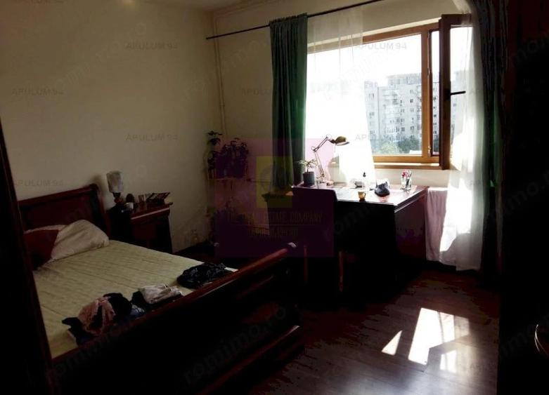 Apartament cu 4 camere decomandat în Vitan