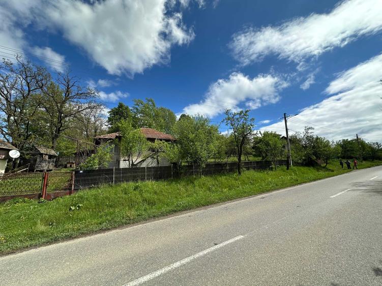 Casă cu 3 camere în Nucșoara de Sus