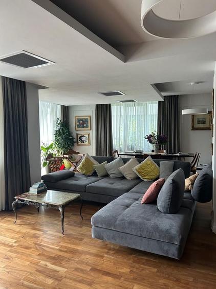 Apartament cu 4 camere semidecomandat, mobilat în Iancu Nicolae