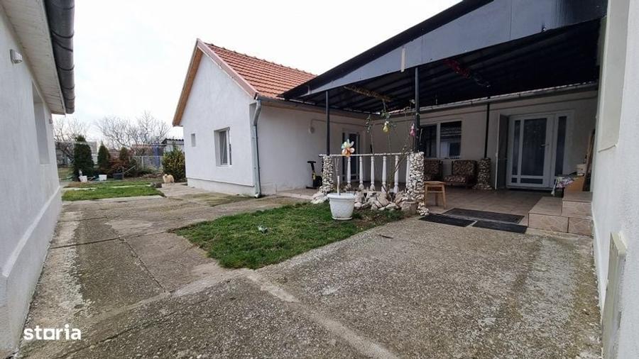 Casă cu 4 camere în Central