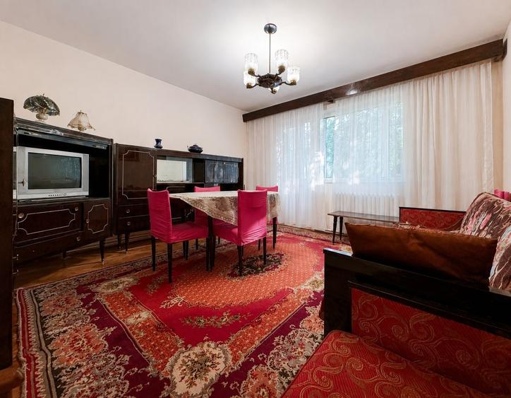 Apartament cu 3 camere decomandat în Deve