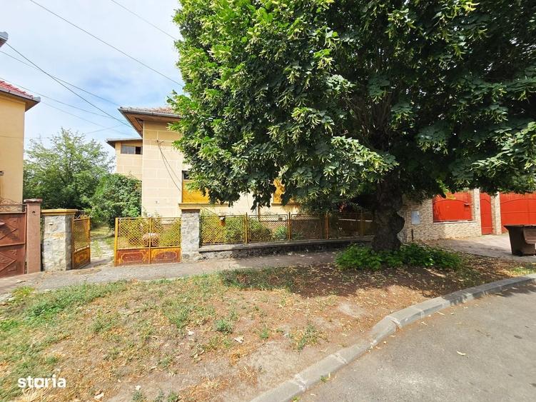 Casă cu 4 camere în Malul Mureșului