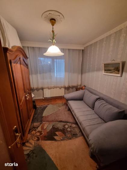 Apartament cu 4 camere decomandat în Delfinariu
