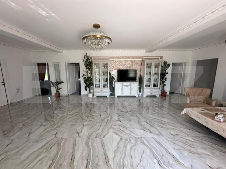 Casă cu 5 camere cu Teren 1604 Mp în Central