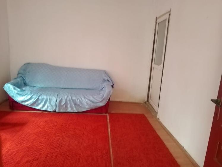 Casă cu 4 camere decomandat în Șimnicu de Jos