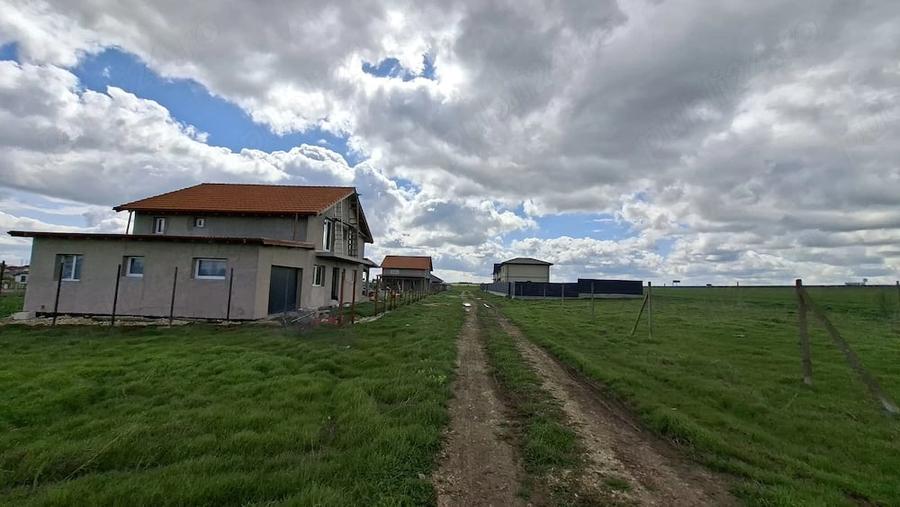 Teren de 400 mp, în Lazu