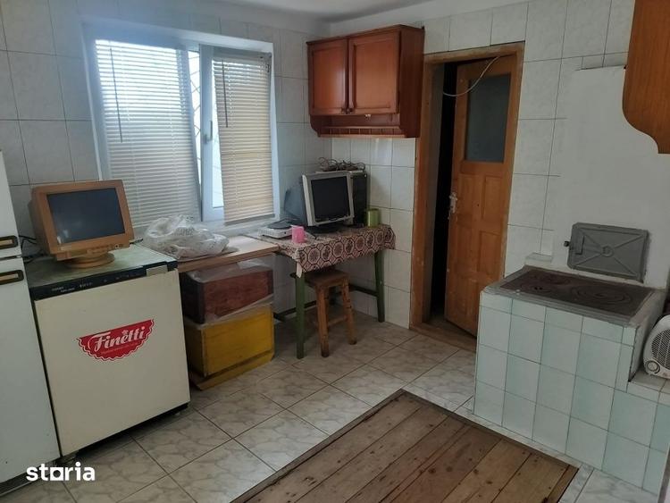 Casă cu 2 camere cu Teren 500 Mp în Poiana Mare