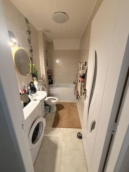 Apartament cu 3 camere semidecomandat în Lipovei