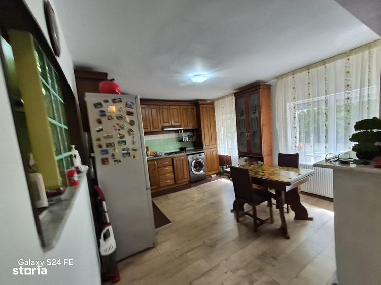 Apartament cu 4 camere decomandat în Calea Romanului